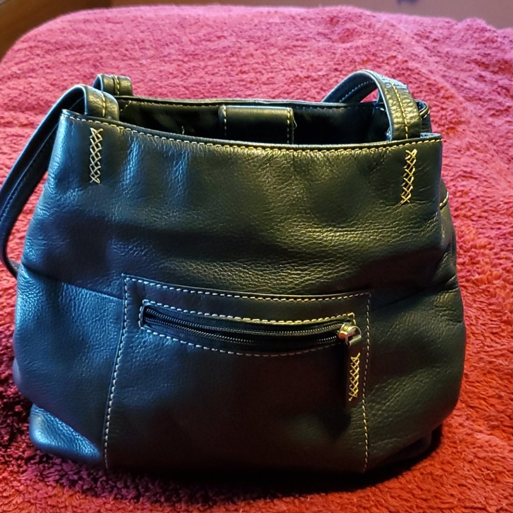 Small black leather fossil purse.